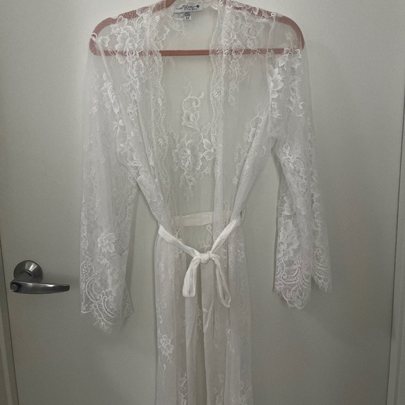In Bloom by Jonquil BRIDAL ROBE - Picture 2 of 5